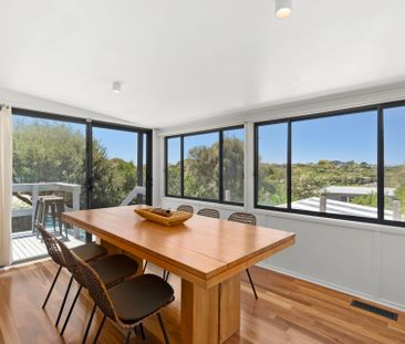 Peaceful, natural, coastal setting surrounded by tree tops - Photo 2