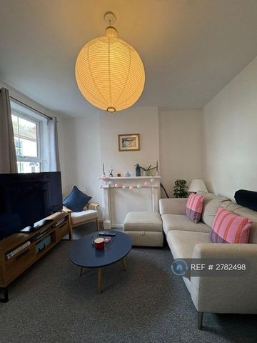 3 bedroom terraced house to rent - Photo 4