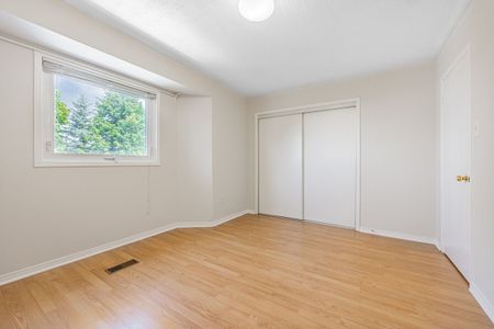 For Lease - 5602 Cortina Crescent, Mississauga, Ontario - Photo 2