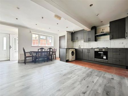 1 bedroom in a house share to rent - Photo 4