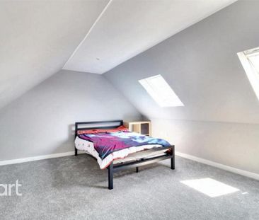 3 bedroom flat to rent - Photo 4