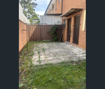 Spacious 3 Bedroom Townhouse - Photo 6