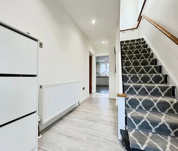 Trumpsgreen Road, Virginia Water, Surrey, GU25 4HX - Photo 6