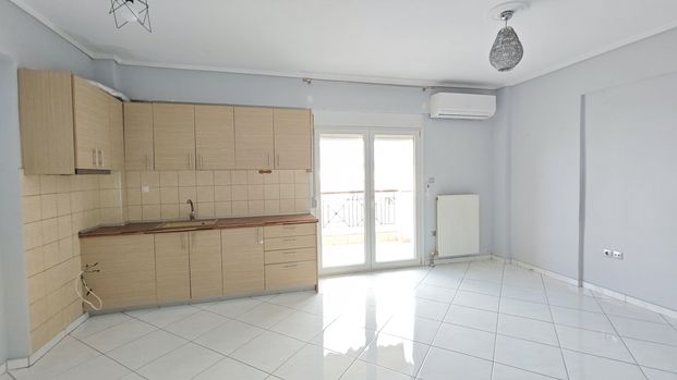 Ενοικιάζεται γκαρσονιέρα 50τμ, 6ου ορόφου στην Μενεμένη, πλησίον της Μοναστηρίου. - Photo 1