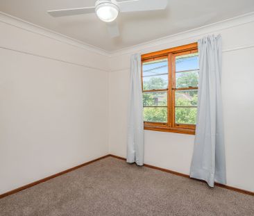 69 Stradbroke Street, Deakin ACT 2600 - House For Rent | Domain - Photo 6