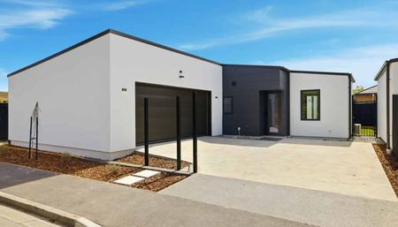 Brand New 2-Bedroom Home with Exceptional Parking and Storage in Waltham - Photo 5