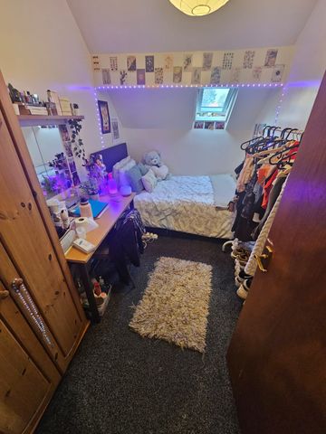 8 Bed - 1 Hill Top Street, Hyde Park, Leeds - LS6 1NW - Student - Photo 3