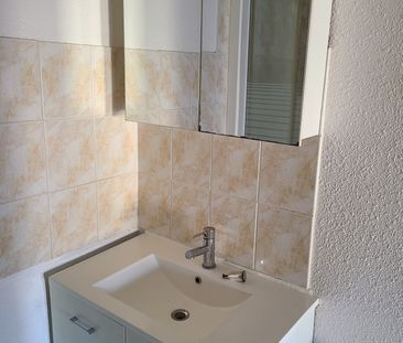Location Appartement 2 pièces 38m² LEZIGNAN CORBIERES 11200 - Photo 5
