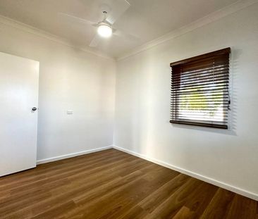Updated 2 bedroom house - Photo 2