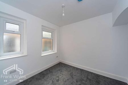 St Annes Road West, Lytham St Annes, Lancashire, FY8 - Photo 3