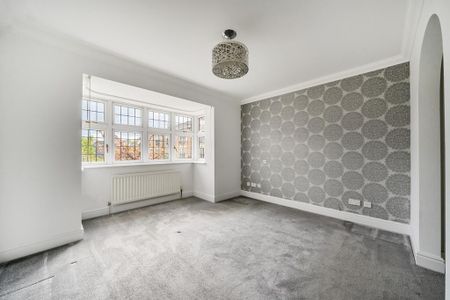 6 bedroom detached house to rent - Photo 4