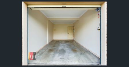 2 BEDROOM TOWNHOUSE WITH COURTYARD MAINTENANCE INCLUDED! - Photo 4