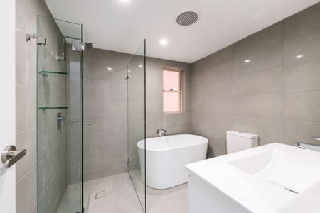 Stylish Beachside Apartment - Photo 3