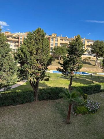 Alquiler de piso en Calle Federico Fellini - Photo 2