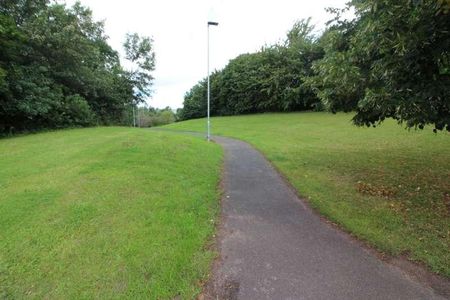 Windsor Walk, Darlaston, WS10 - Photo 2
