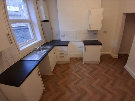 2 bedroom terraced house to rent - Photo 4