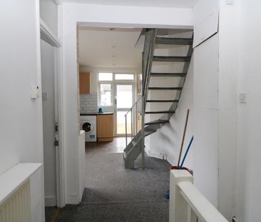 3 bedroom maisonette to rent - Photo 2