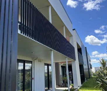 Modern Living: Brand New 2-Storey Apartment - Photo 3