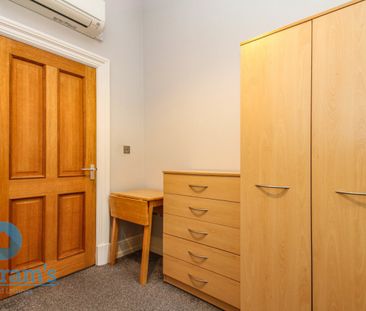 2 bed Flat for Rent - Photo 2