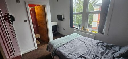 6 Bed - 14 Ash Road, Headingley, Leeds - LS6 3HD - Student - Photo 4