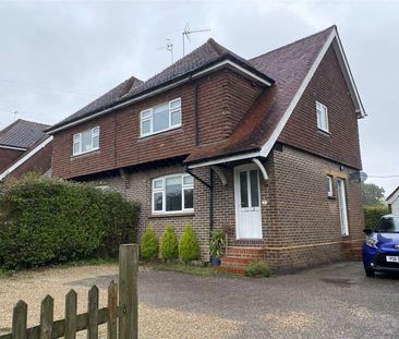 A well presented family home in Tudeley. - Photo 1