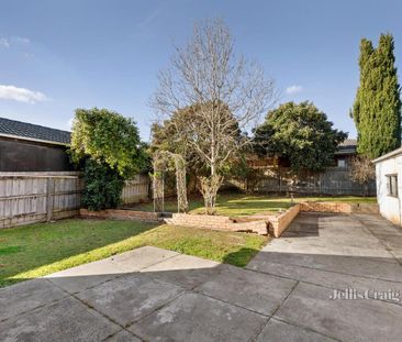 13 Finch Street, Burwood, Vic 3125 - Photo 2