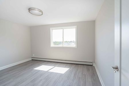 Riverview Towers Apartments - Photo 5