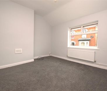2 bedroom end of terrace house to rent - Photo 2