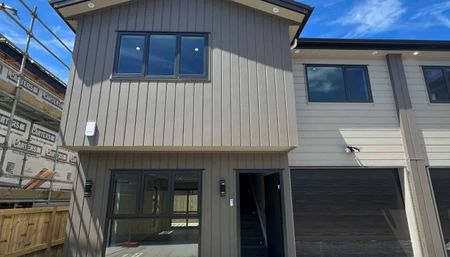 Modern Townhouse - Photo 3