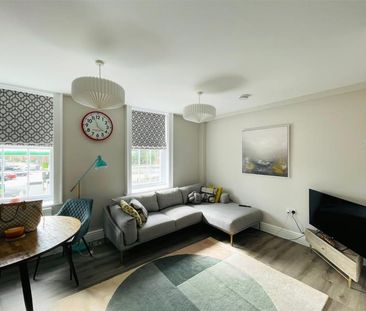 Queen Anne House, Bagshot, Surrey, GU19 - Photo 1