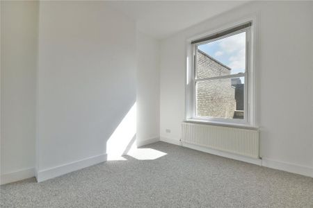 3 bedroom flat to rent - Photo 4
