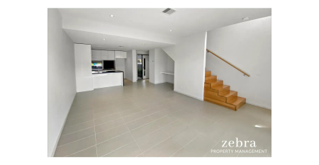 Stunning townhouse - Photo 2