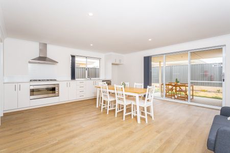 Upper Swan - Photo 2