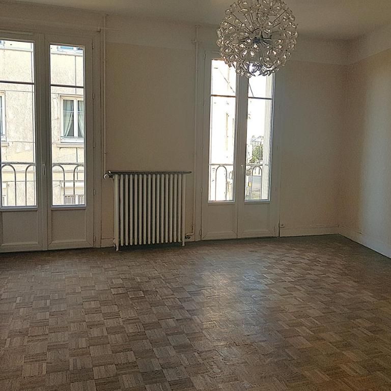 COUTANCES, centre ville - Photo 1