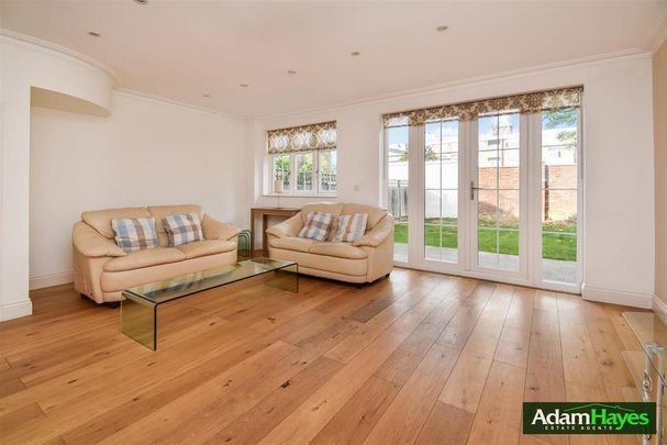 4 bedroom end of terrace house to rent - Photo 1