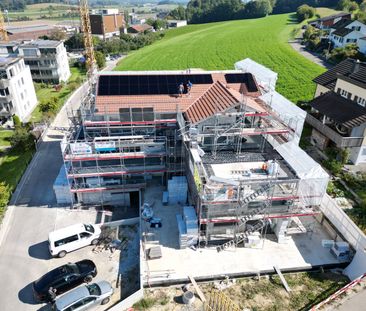 "Erstvermietung moderne 2.5-Zimmer- Attika-Wohnung mit Terrasse und... - Photo 1