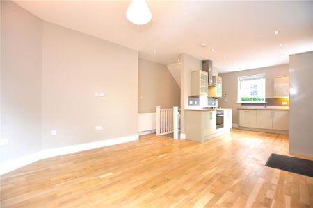 3 bedroom terraced house to rent - Photo 2