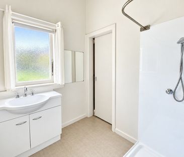 Charming 2 Bedroom Home - Photo 4