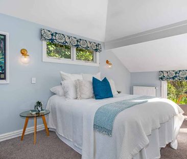 Stunning 5-Bedroom Family Home in Prime Location - Photo 2