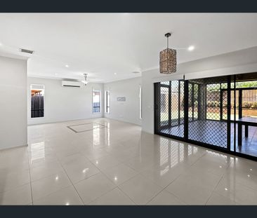 26 Redcliffs Crescent, Roxburgh Park, Vic 3064 - Photo 2