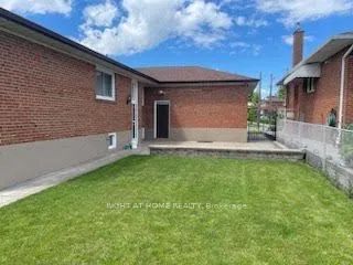 Detached Home For Lease | W9195011 - Photo 2