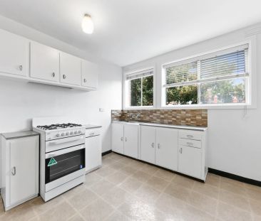 Nestle into your new home! - Photo 3