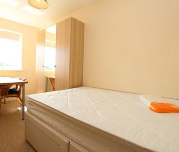 *** STUDENT HOUSE *** 7 Bedroom student property, 10 min walk to Un... - Photo 6