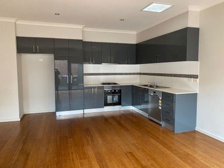 Affordable Townhouse Living in Epping! - Photo 5