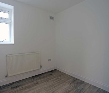 Price £1,300 pcm - Available 11/07/2025 - Unfurnished - Photo 1