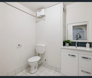 Stylish 2-Bedroom First-Floor Apartment - Live the Maylands Lifestyle! - Photo 4