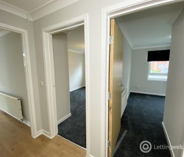 3 Bedroom Flat to Rent - Photo 1