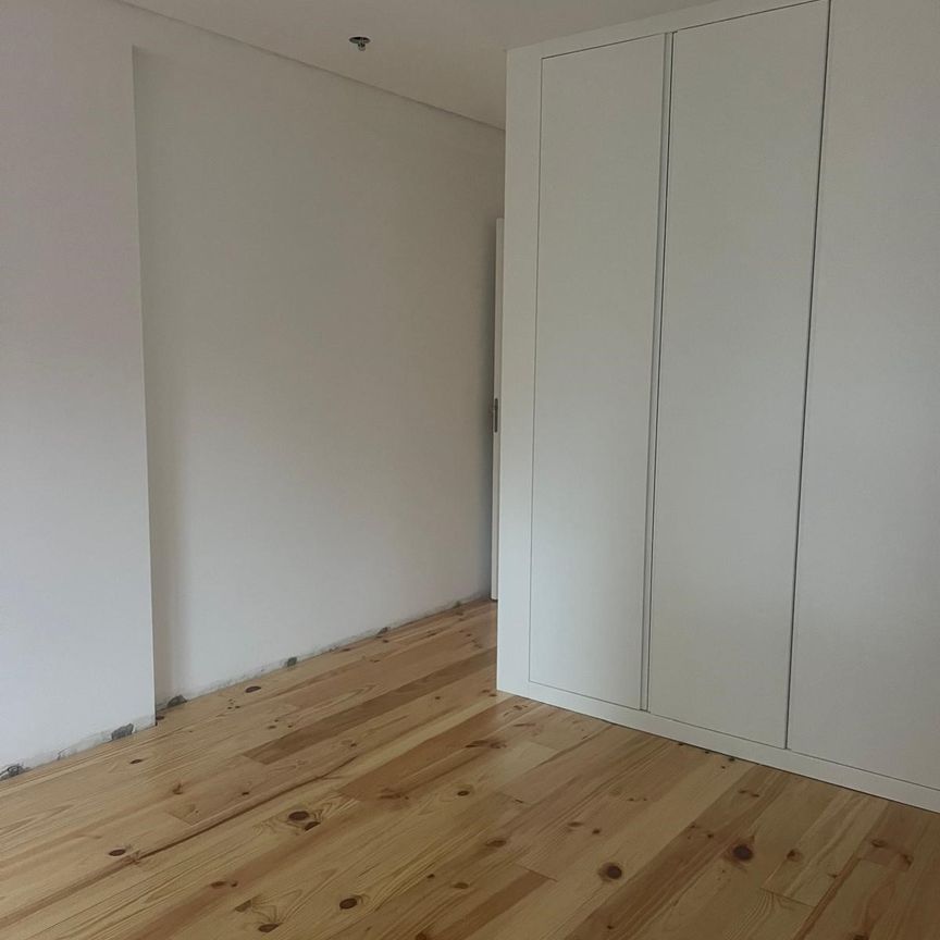 Apartamento T2 para arrendamento sem móveis em condomínio com piscina no Monte Estoril. - Photo 1