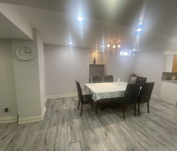 For Lease - 176 Alfred Smith Way, Newmarket, Ontario - Photo 2