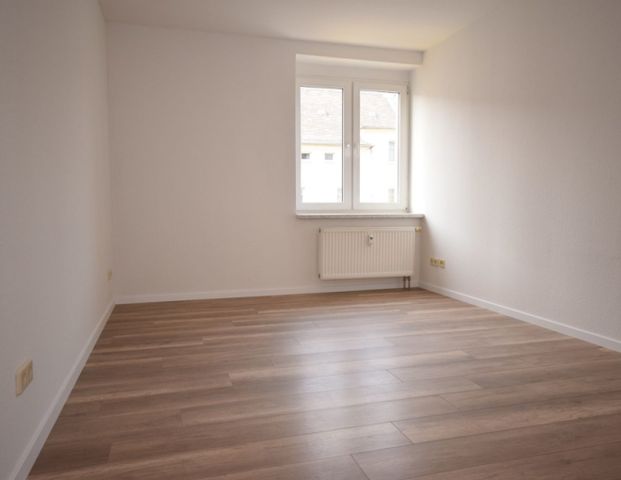 TOP • Laminat • 5-Zimmer • Laminat • 2 Bäder mit Wanne & Fenster • gleich anschauen • Chemnitz - Foto 1